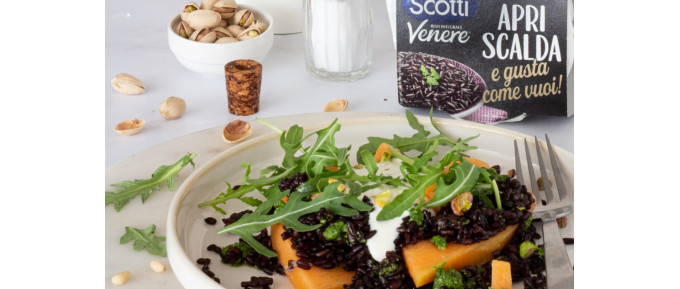 Riso Venere con melone, feta montata e pesto di rucola 