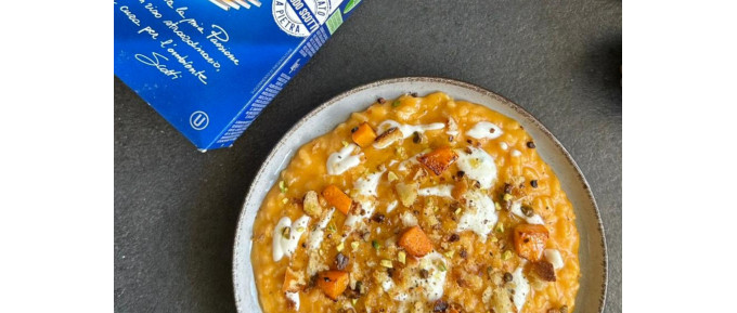 RISOTTO CON CREMA DI ZUCCA, GORGONZOLA E CRUMBLE DI PANE TOSTATO