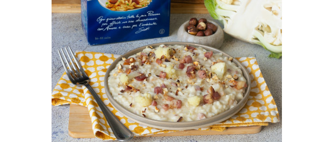 RISOTTO CON RISO CARNAROLI AL CAVOLFIORE PANCETTA CROCCANTE E NOCCIOLE TOSTATE