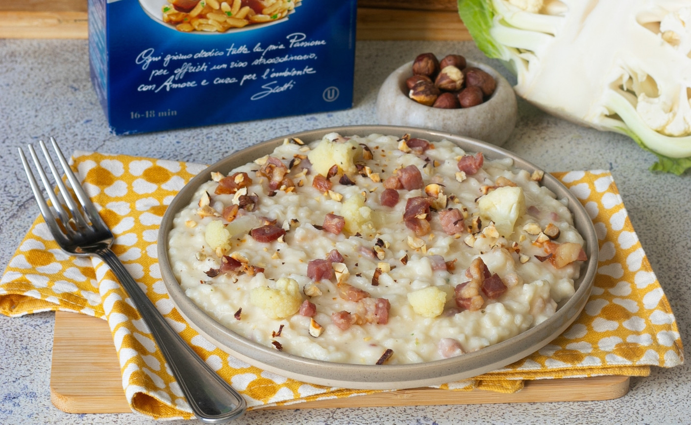 RISOTTO CON RISO CARNAROLI AL CAVOLFIORE PANCETTA CROCCANTE E NOCCIOLE TOSTATE