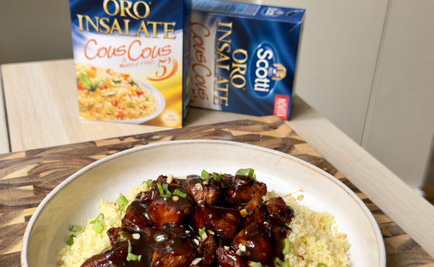 Cous cous orientale con pollo glassato alla soia, mandorle e cipollotto