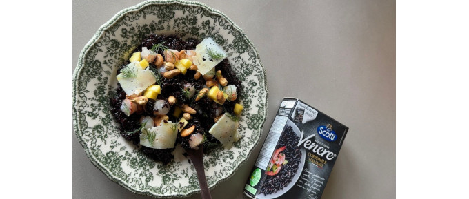 riso venere con mango, gambero crudo, anacardi e una vinaigrette al lime