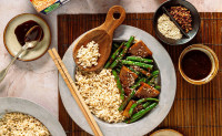 SEITAN E FAGIOLINI  IN SALSA HOISIN CON RISO INTEGRALE