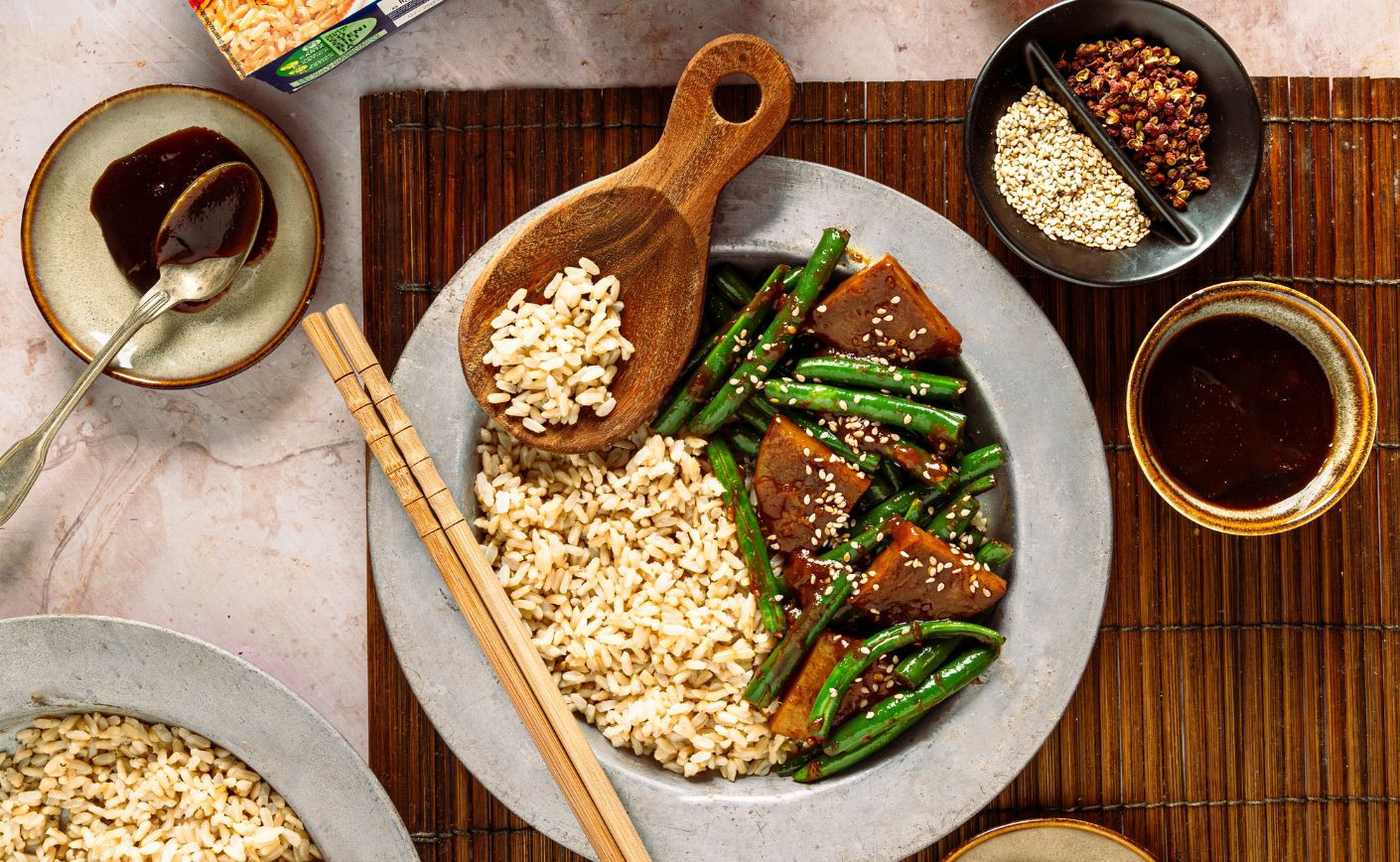 SEITAN E FAGIOLINI  IN SALSA HOISIN CON RISO INTEGRALE