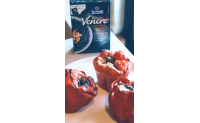 PEPERONI RIPIENI DI RISO VENERE CON MIX DI SPEZIE MAROCCHINE, FETA, UVETTA, OLIVE E NOCI
