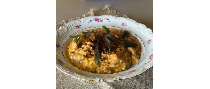 RISOTTO ALLA ZUCCA, SALSICCIA ED ERBORINATO CON SALVIA FRITTA E CACAO AMARO